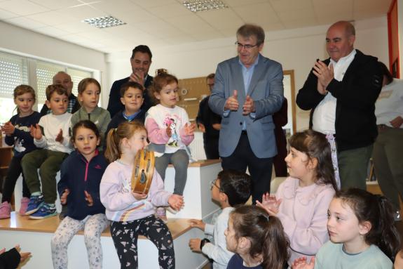 Imaxe da nova:Manuel Pardo gaba a convivencia  dos escolares da provincia co idioma galego