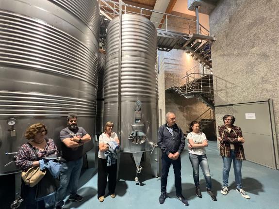 Imaxe da nova:O delegado territorial da Xunta en Pontevedra participa nun dos ‘Buses do Viño’ do programa de promoción do enoturismo ‘Primavera d...