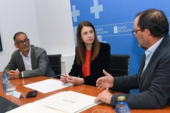 Imagen de la noticia:Medio Rural y Bodegas Martín Códax profundizan en su colaboración a favor del sector vitivinícola gallego en los ámbitos de ...