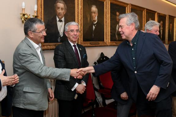 Imagen de la noticia:Gómez Caamaño remarca el liderazgo de Galicia en la lucha contra el cáncer con la próxima puesta en marcha en Santiago del p...
