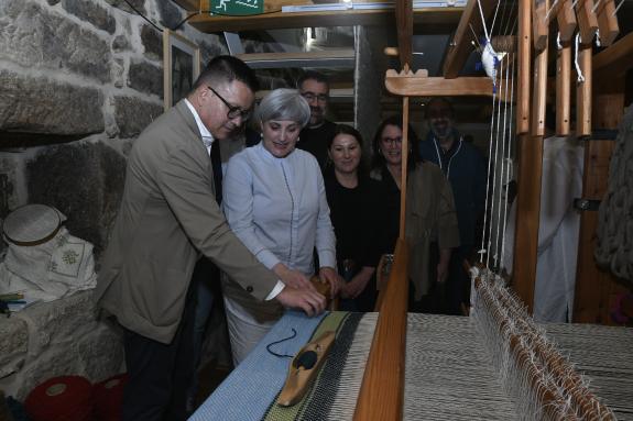 Imagen de la noticia:La Xunta destaca el papel de los 70 talleres artesanales de la provincia de Ourense como ejemplos de emprendimiento y dinami...