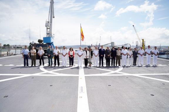 Imaxe da nova:Belén do Campo visita o buque de asalto anfibio Castilla atracado no porto da Coruña