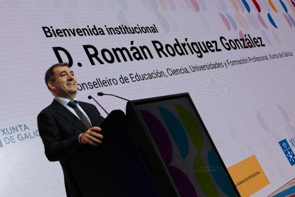 Imagen de la noticia:Román Rodríguez ponen la experiencia de Galicia al servicio de un acuerdo estatal para el diseño de una nueva carrera profes...