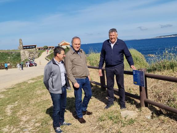 Imagen de la noticia:La Xunta apoya con 30.000 euros la protección de los espacios naturales que rodean la ermita de Nuestra Señora de La Lanzada