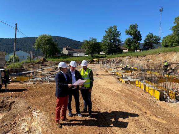 Imagen de la noticia:Comienzan las obras de la nueva residencia de mayores municipal de Laza financiadas en la mayor parte por la Xunta