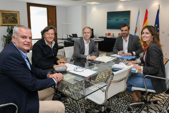 Imaxe da nova:O conselleiro de Presidencia, Xustiza e Deportes reúnese co alcalde da Guarda