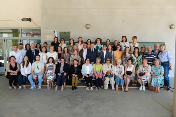 Imaxe da nova:Román Rodríguez gaba o medio século do colexio CEIP Rosalía de Castro de Padrón por e para a educación