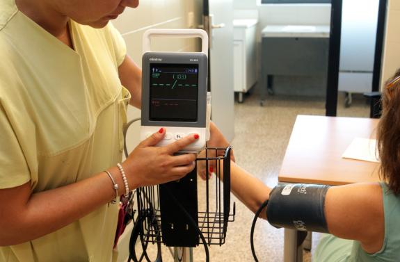 Imagen de la noticia:La Xunta licita por 6,6 M€ el suministro de sensores y la equipación necesaria para la monitorización no invasiva de pacient...