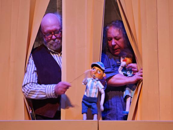 Imagen de la noticia:El Centro Dramático Galego estrena mañana a montaje para público familar ‘O carteiro de Ximaraos’  en coproducción con los T...