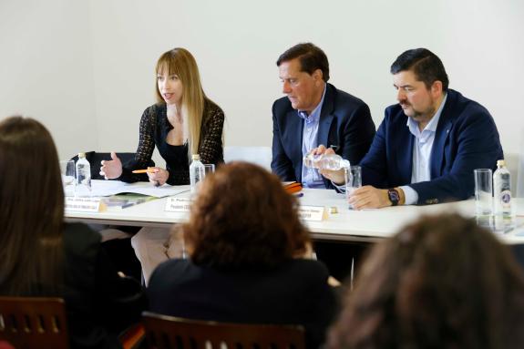 Imagen de la noticia:La Xunta participa en un encuentro con representantes del tejido productivo de Ferrol dentro del diseño de la nueva convocat...