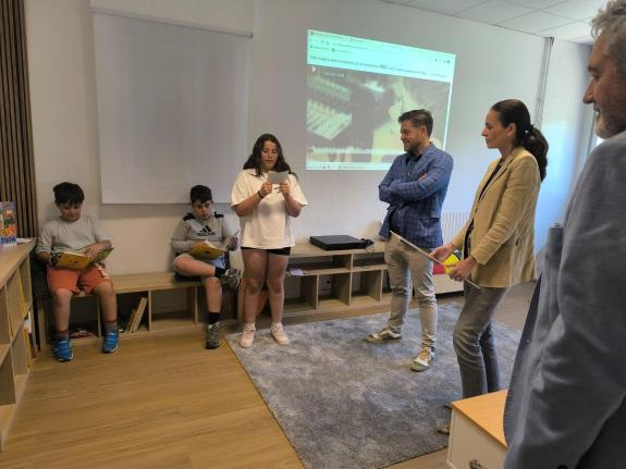 Imagen de la noticia:La Xunta inaugura la nueva biblioteca del colegio CEIP O Castiñeiro de Laza con el fin de fomentar la lectura