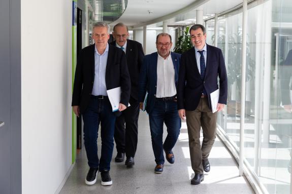 Imagen de la noticia:La Xunta, la USC y la UVigo llaman a mantener el consenso alrededor del acuerdo de medicina conseguido por unanimidad en 201...