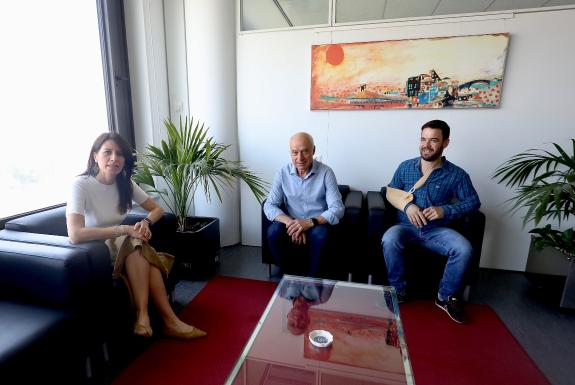 Imagen de la noticia:A conselleira de Vivenda e Planificación de Infraestruturas mantén unha reunión co alcalde de Catoira