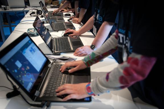 Imaxe da nova:Preto de 600 centros empregarán o vindeiro curso o modelo de ensino híbrido do proxecto E-Dixgal