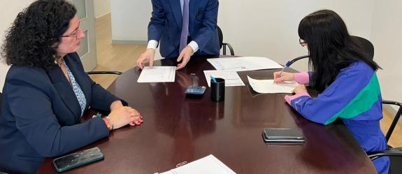 Imagen de la noticia:La Xunta y el Ayuntamiento de Teo firman la cesión de la parcela para construir el nuevo centro de salud