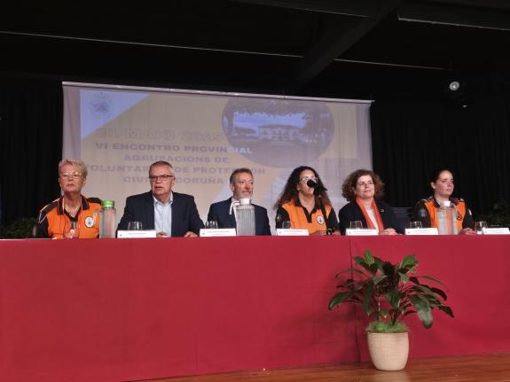 Imagen de la noticia:A Xunta destaca a xenerosidade e a entrega do persoal voluntario de Protección Civil a prol da prevención e a seguridade cid...