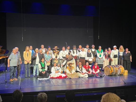 Imaxe da nova:A Xunta participa en Santa Coloma de Gramenet nun emotivo acto de celebración das Letras Galegas con especial homenaxe ás cantareir...