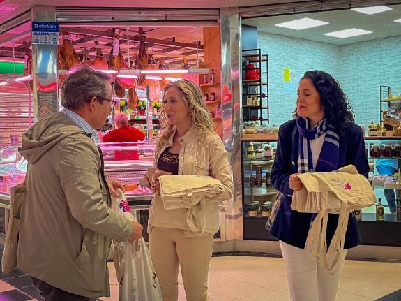 Imaxe da nova:A Xunta achega ao mercado da Magdalena de Ferrol as actividades promocionais da campaña ‘Quere o teu mercado’