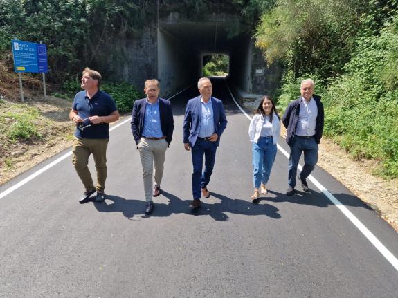 Imaxe da nova:A Xunta inviste máis de 60.000 euros na pavimentación dos camiños da Cernada e Abelleira, no concello das Neves