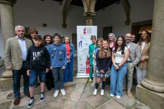 Imagen de la noticia:Gabriela Villada del colegio Manuela Rial Mouzo de Cee, ganadora del galardón autonómico del Concurso Coca-Cola Nuevos Talen...