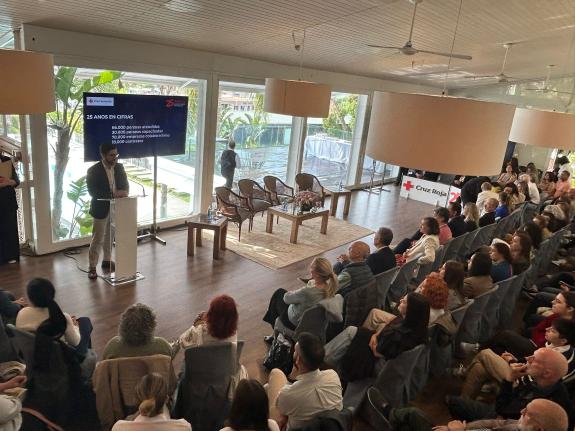 Imagen de la noticia:La Xunta reconoce la labor de inclusión laboral del plan de empleo de la Cruz Roja en la celebración de sus 25 años de traye...