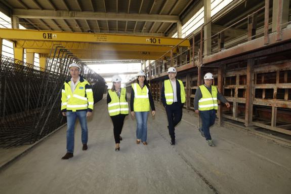 Imaxe da nova:A conselleira María M. Allegue pon en valor empresas galegas como Prethor, que potencian a innovación nas obras a través de técnica...