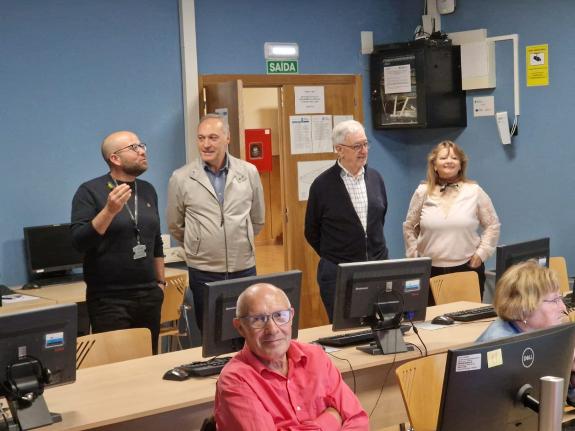 Imagen de la noticia:Una veintena de personas participan en el curso 'Finanzas para todos', organizado por la junta y el Banco de España en Valga