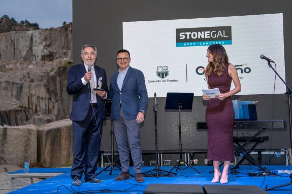 Imagen de la noticia:La Xunta destaca el compromiso con el sector de la piedra natural como motor estratégico de Galicia y generador de riqueza y...