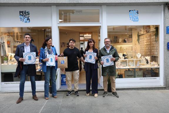 Imagen de la noticia:La Xunta destaca el éxito de la nueva campaña de bonos para dinamizar el comercio local, con alrededor de 900 negocios lucen...