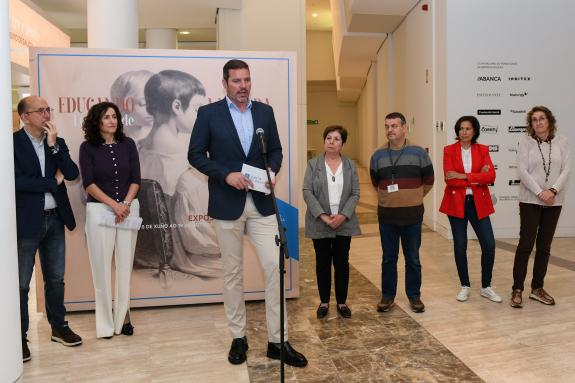 Imaxe da nova:A Xunta pon en valor o papel transformador do ensino artístico coa exposición do arquivo de Galicia ‘Educando a mirada. Leccións de...