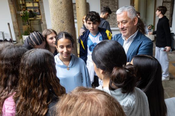 Imagen de la noticia:La Xunta recibe al alumnado de gallego del instituto Cañada Blanch de Londres en su ‘Viaxe da Lingua’