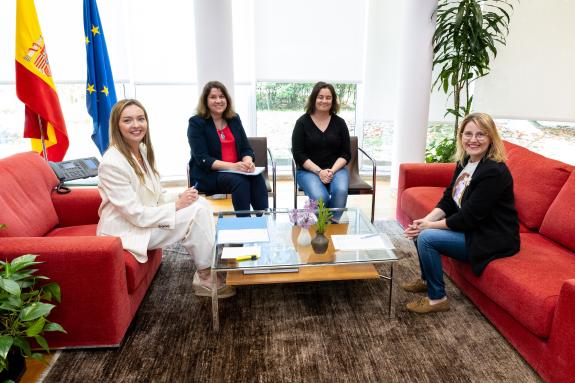 Imaxe da nova:Fabiola García comprométese con Faxpg a seguir traballando para garantir a plena inclusión das persoas con discapacidade auditiva