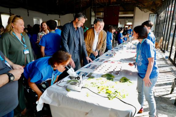 Imaxe da nova:Román Rodríguez salienta que a Feira do Salnés ratifica o nivel do alumnado galego en ciencias e conciencia medioambiental