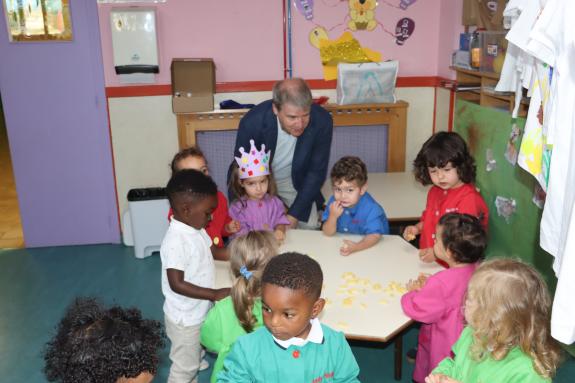 Imaxe da nova:Manuel Pardo lembra que o prazo para formalizar a matrícula nas escolas infantís está aberto ata o 13 de xuño