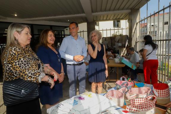 Imagen de la noticia:Ana Ortiz destaca el compromiso de la Xunta con las actividades del centro sociocomunitario de Teis para 