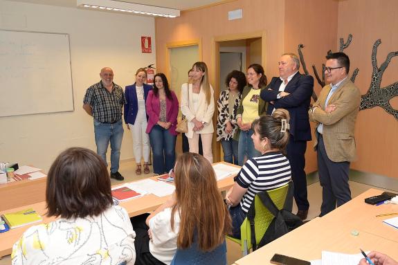 Imagen de la noticia:La Xunta destaca los más de 7 M€ invertidos en A Laracha para mejorar la empleabilidad del vecindario y atender las demandas...