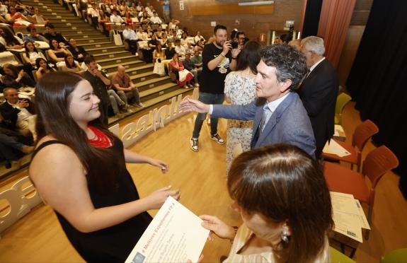 Imaxe da nova:Arias felicita aos estudantes cos mellores expedientes de FP recoñecidos no marco do programa ‘A ponte entre o ensino medio e a USC...