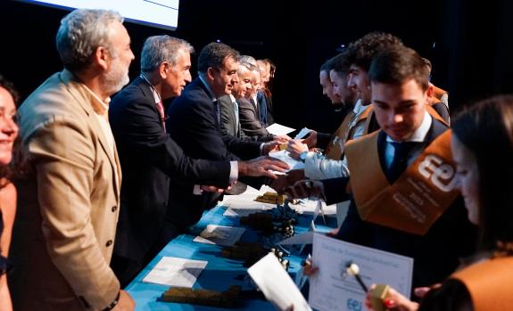 Imaxe da nova:Román Rodríguez destaca que o alumnado da Escola de Enxeñaría Industrial da UVigo representa “o talento e a preparación que Galicia...