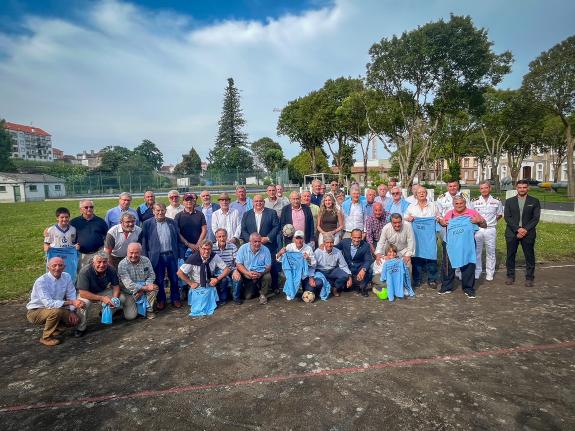 Imaxe da nova:A delegada da Xunta en Ferrol participa na estación naval da Graña na homenaxe aos pioneiros do fútbol sala en Ferrolterra
