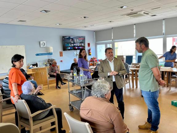 Imagen de la noticia:La Xunta renueva parte del mobiliario de su centro de día para personas mayores en Outes