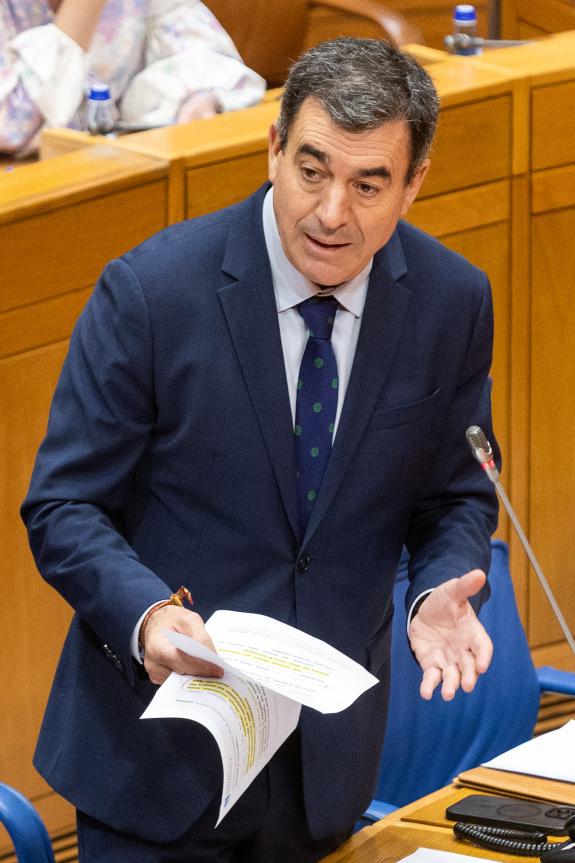 Imaxe da nova:Román Rodríguez defiende que se reduzca el IVA de las obras en centros educativos al 10%