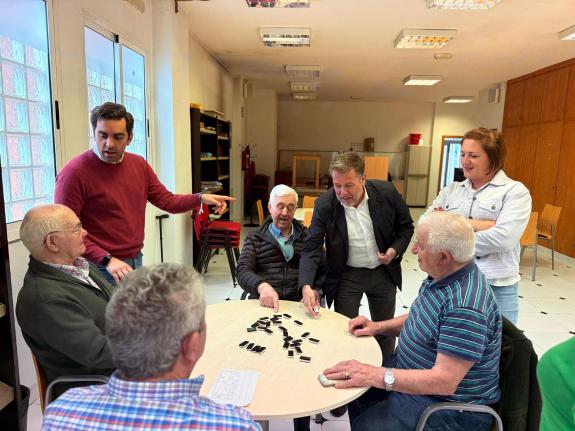 Imagen de la noticia:La Xunta financia la renovación del mobiliario del local de mayores de Oroso