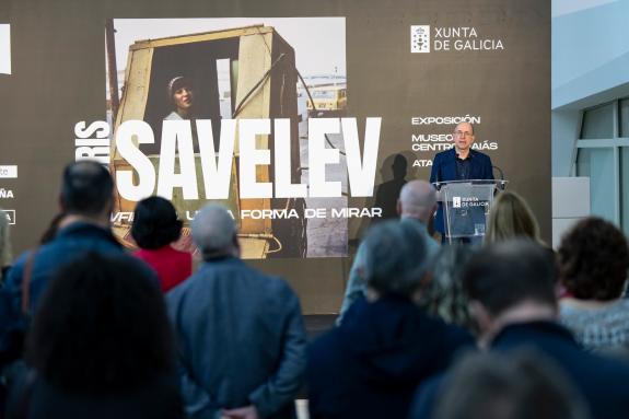 Imaxe da nova:A Xunta exhibe na Cidade da Cultura a maior retrospectiva sobre o galardonado fotógrafo Boris Savelev e a súa poética mirada da vid...