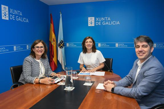 Imaxe da nova:Ángeles Vázquez e a alcaldesa de Oímbra avalían vías de colaboración para mellorar o servizo de abastecemento de auga na localidade