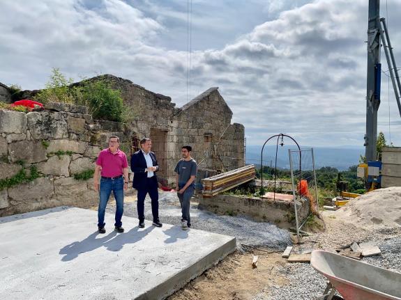 Imagen de la noticia:La Xunta evalúa el inicio de las obras del futuro centro social multiusos de Muimenta en el que invierte más de 285.000 €