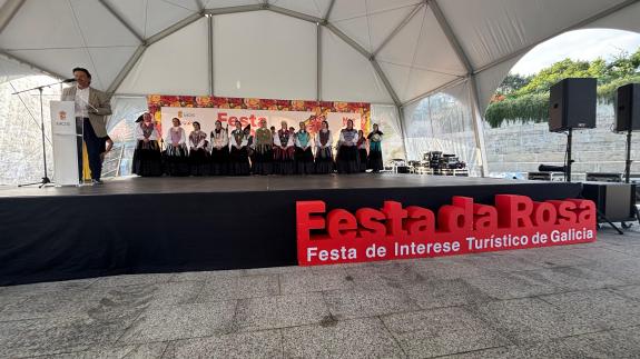 Imagen de la noticia:La Xunta destaca el valor patrimonial y la dimensión global del Festival Internacional de la Rosa de Mos como símbolo de uni...