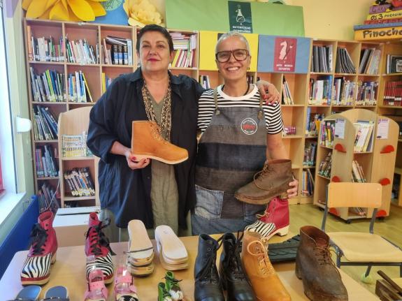 Imagen de la noticia:La Xunta lleva al alumnado del CEIP Plurilingüe Os Casais de Fene su proyecto educativo ?Artesanía en la escuela? de la mano...