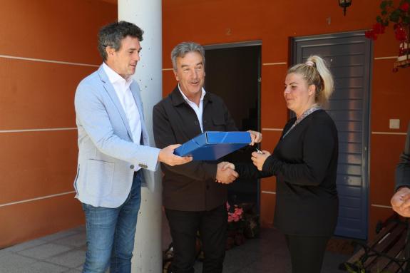 Imaxe da nova:A Xunta entrega dúas vivendas de promoción pública no concello da Pastoriza
