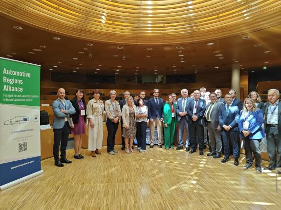 Imagen de la noticia:La Xunta defiende en Estrasburgo la necesidad de que los Fondos Europeos para la industria sigan siendo gestionados por las ...