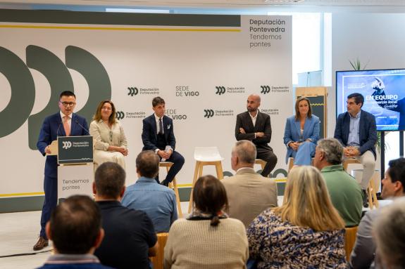 Imagen de la noticia:La Xunta destaca la importancia de la colaboración público-privada para fortalecer el comercio local y dinamizar la economía...